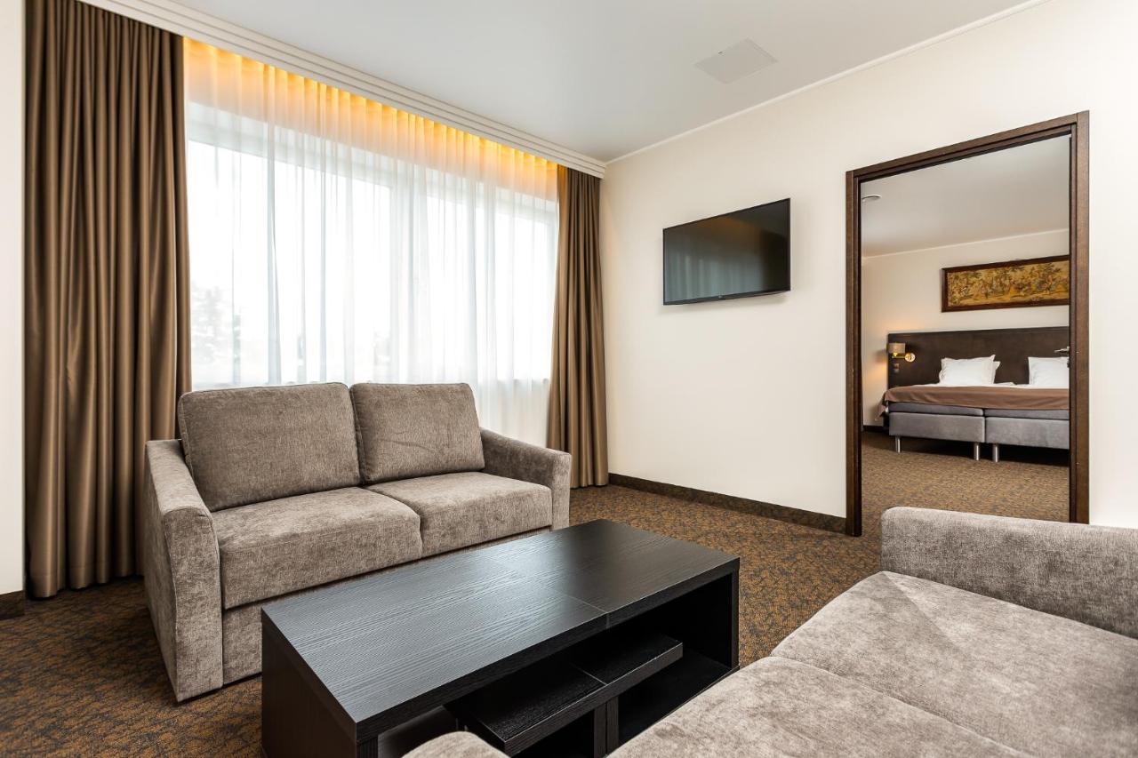 Adoryal Hotell Талин Екстериор снимка