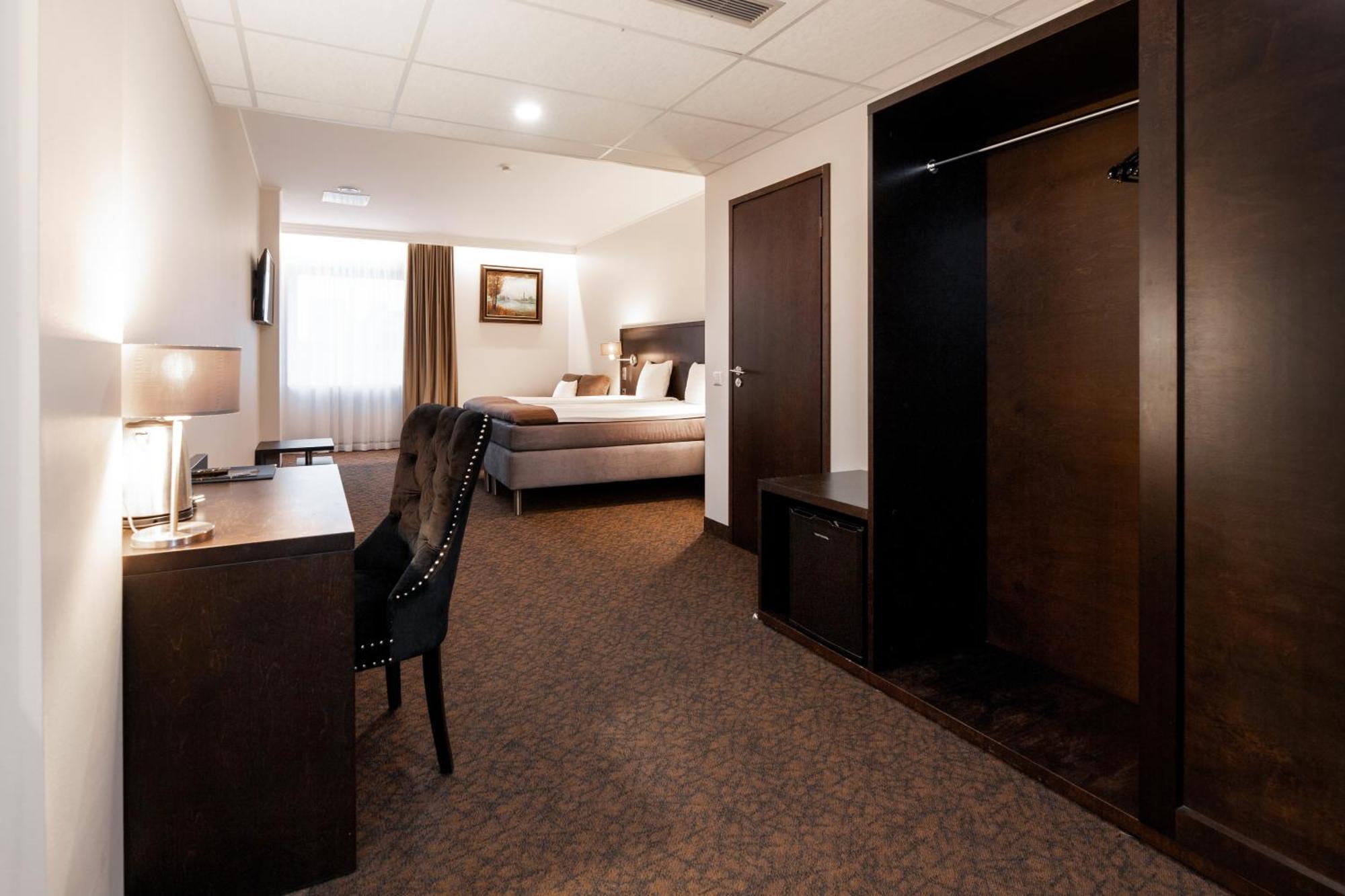 Adoryal Hotell Талин Екстериор снимка