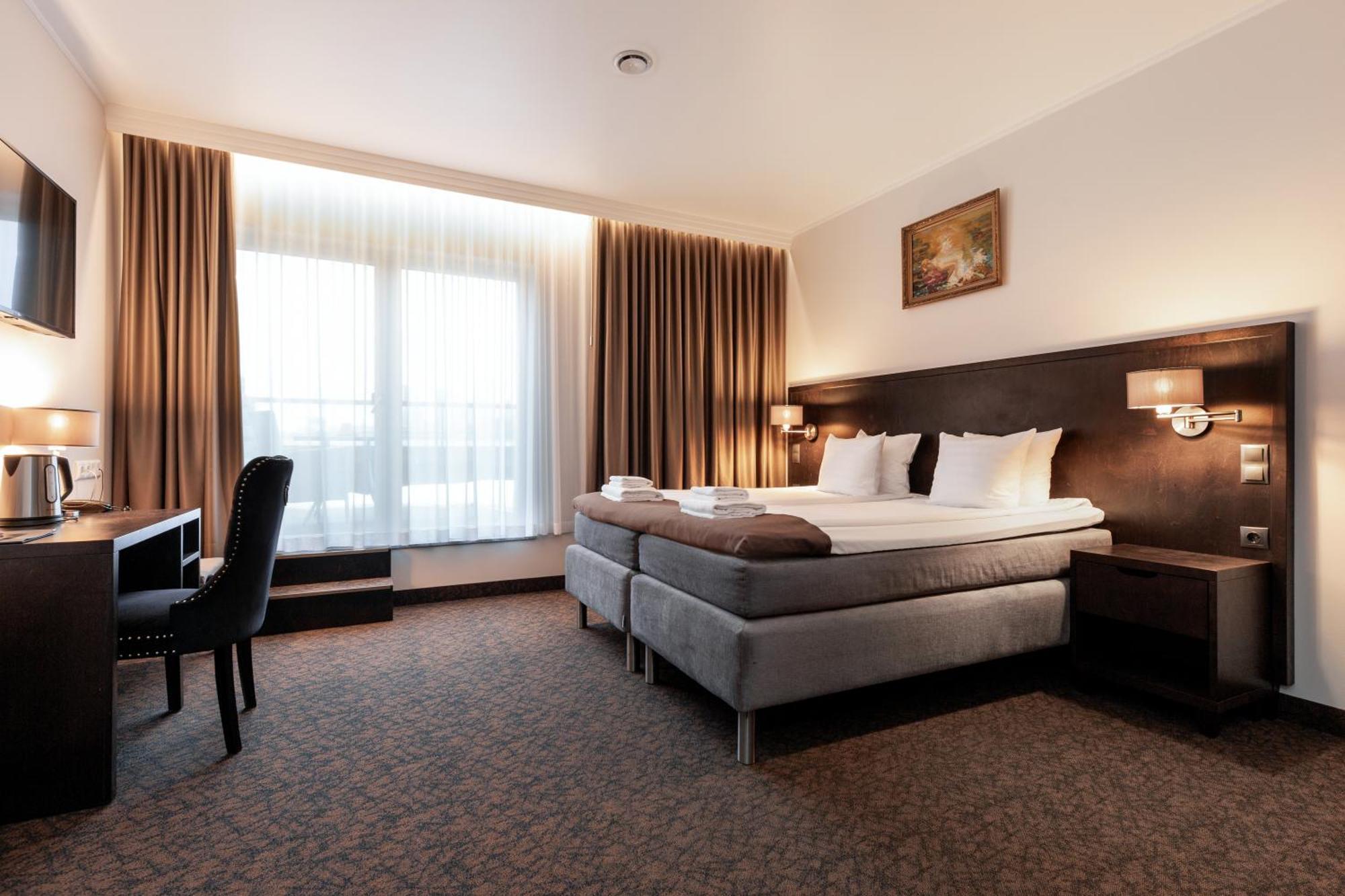 Adoryal Hotell Талин Екстериор снимка