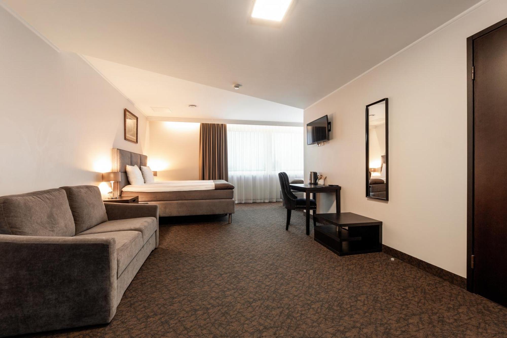 Adoryal Hotell Талин Екстериор снимка