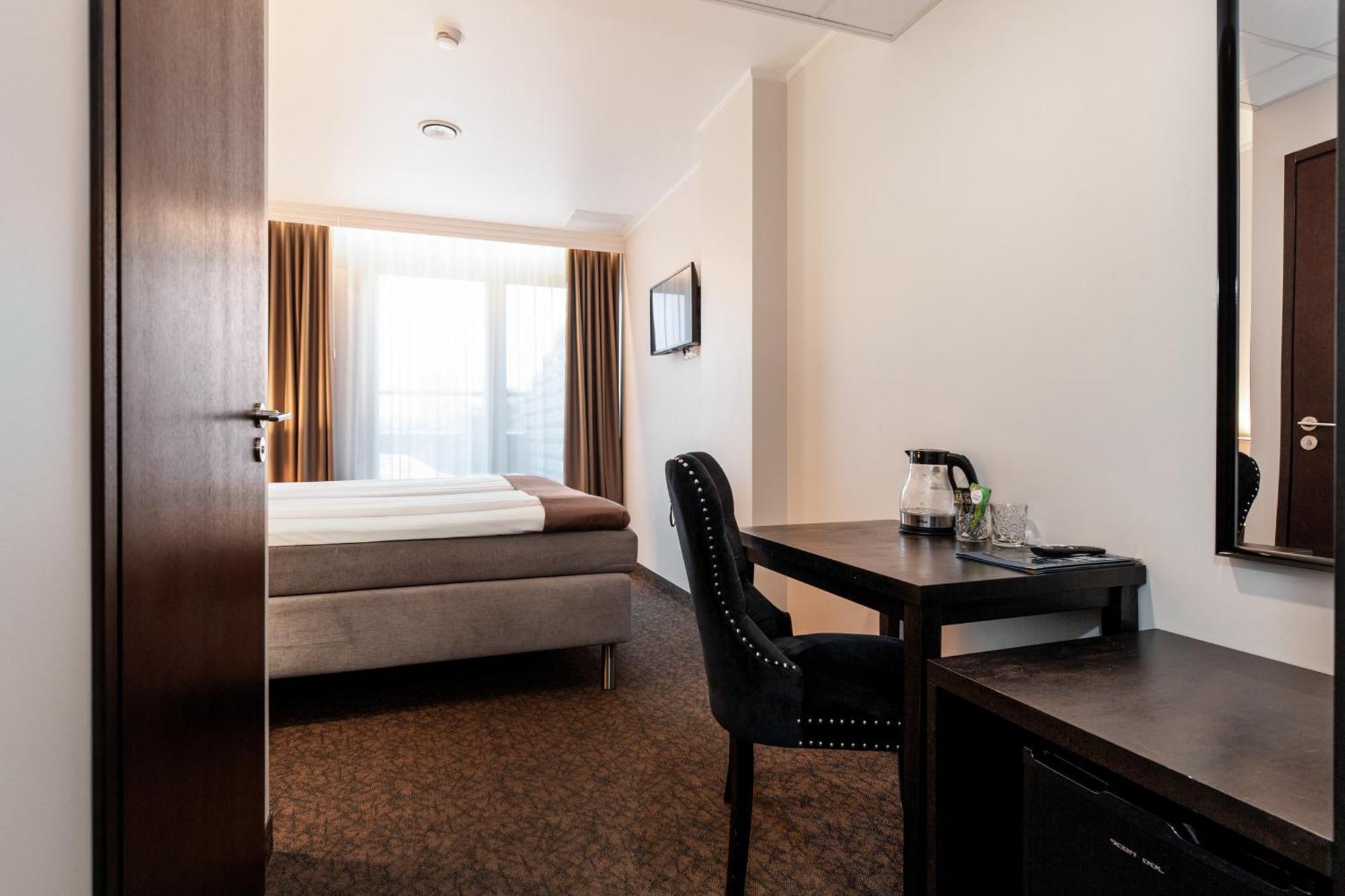 Adoryal Hotell Талин Екстериор снимка