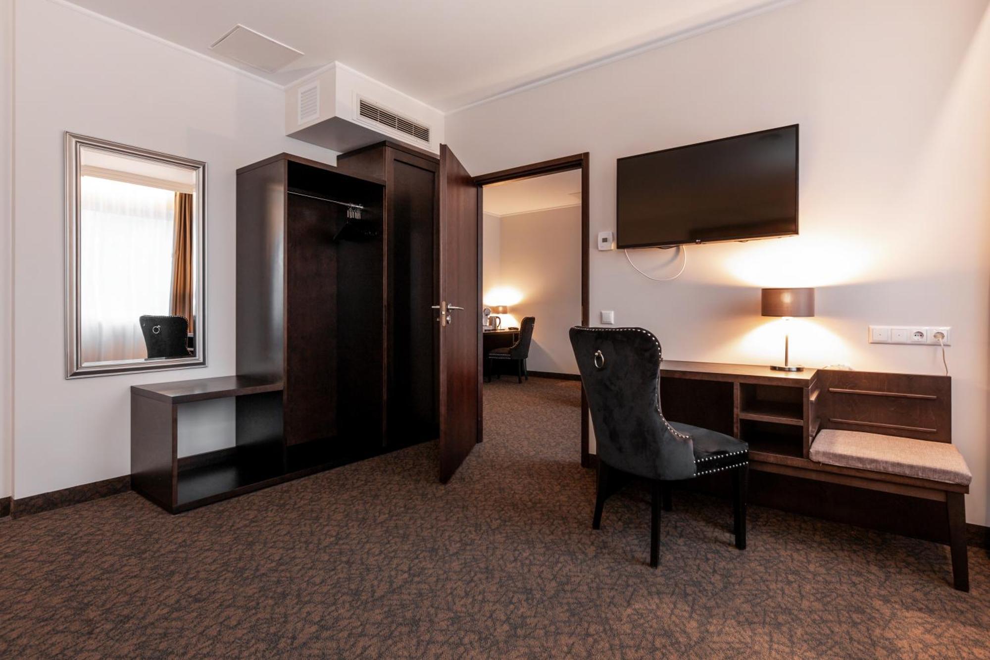 Adoryal Hotell Талин Екстериор снимка