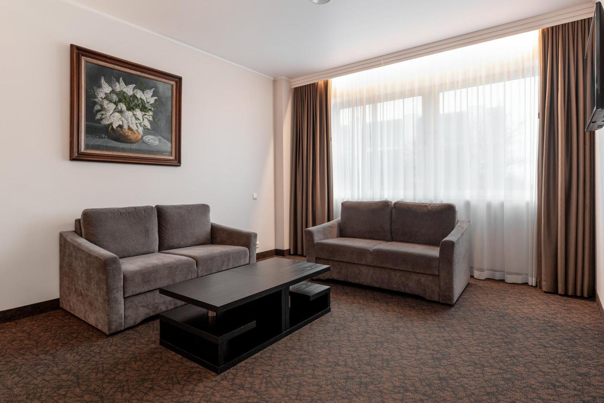 Adoryal Hotell Талин Екстериор снимка