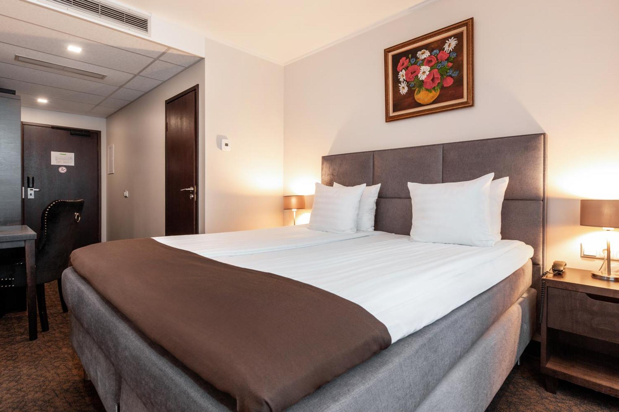 Adoryal Hotell Талин Екстериор снимка