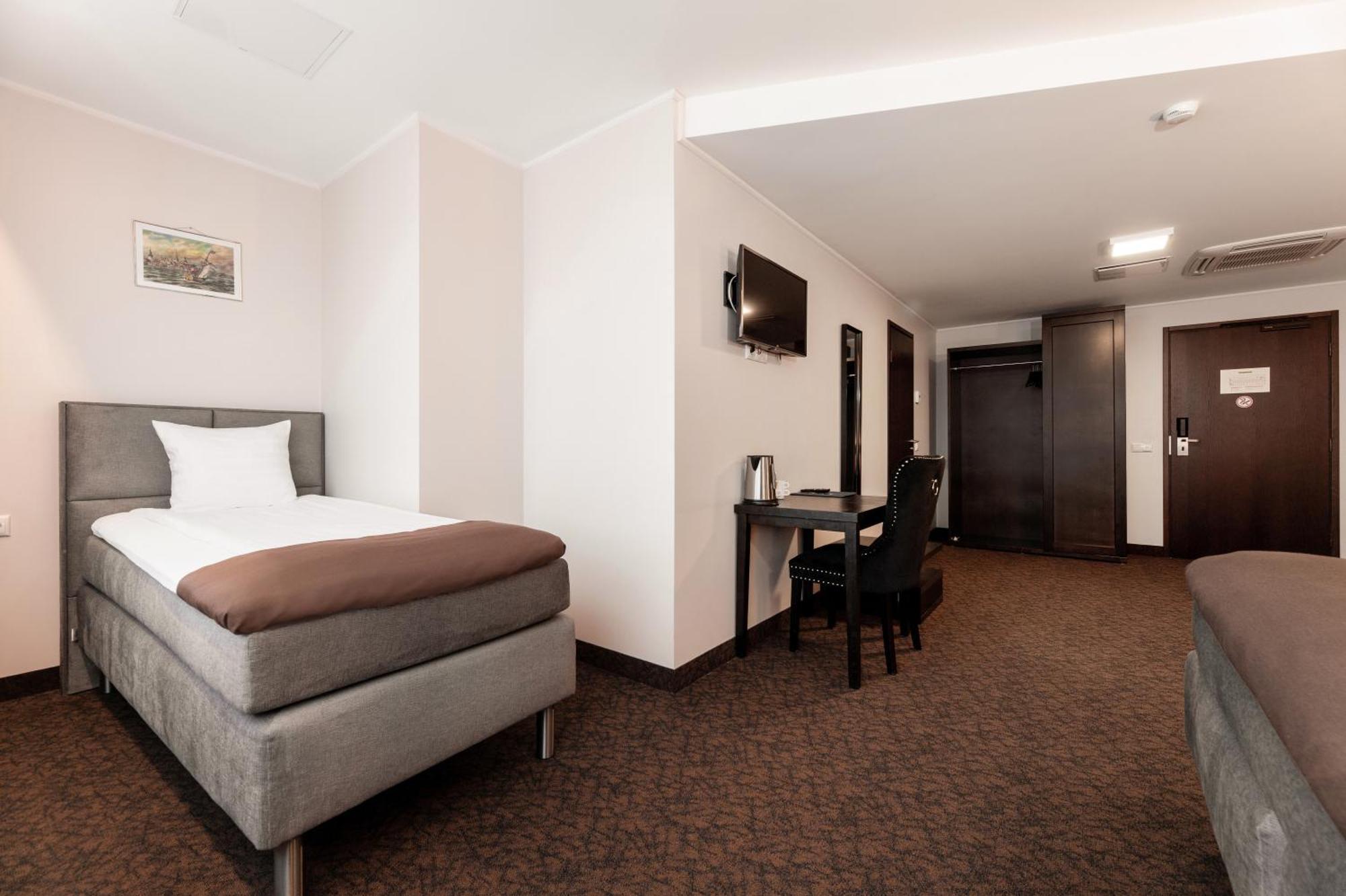 Adoryal Hotell Талин Екстериор снимка